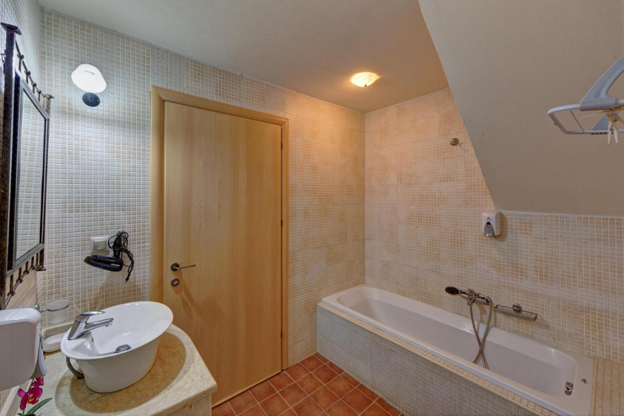 Mourtzanakis - Traditional Eco In
